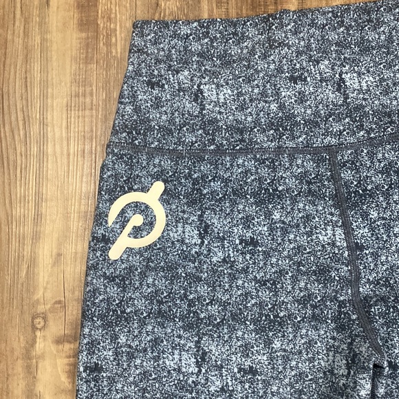 Peloton Cadence Capri Pants Size L - Picture 4 of 7